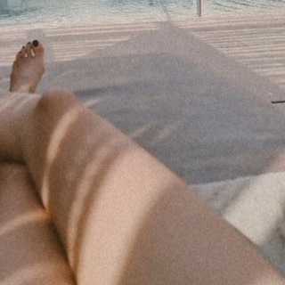 Joyce Ilg feet photo thumbnail