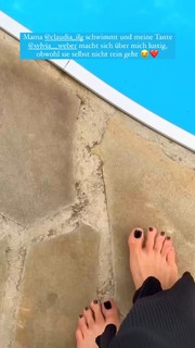 Joyce Ilg feet photo thumbnail