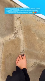 Joyce Ilg feet photo thumbnail