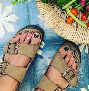 Juana Viale feet photo 7
