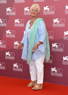 Judi Dench feet photo 15