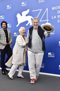 Judi Dench feet photo 10