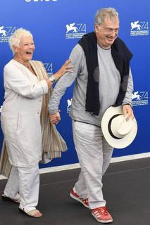 Judi Dench feet photo 7