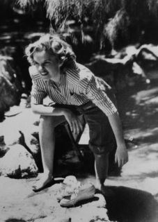Judy Garland feet photo thumbnail