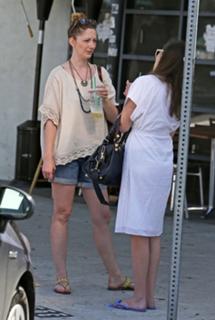 Judy Greer feet photo thumbnail