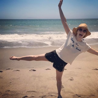 Judy Greer feet photo thumbnail