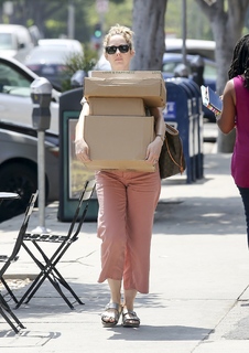 Judy Greer feet photo thumbnail