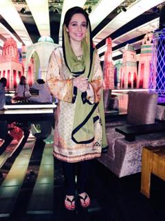 Juggun Kazim feet photo thumbnail