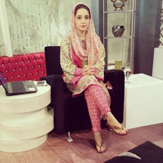 Juggun Kazim feet photo thumbnail