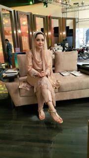 Juggun Kazim feet photo thumbnail