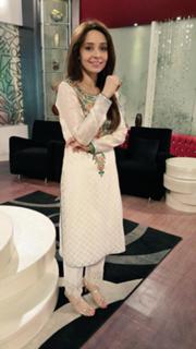 Juggun Kazim feet photo thumbnail