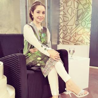 Juggun Kazim feet photo thumbnail