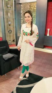 Juggun Kazim feet photo thumbnail