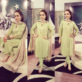 Juggun Kazim feet photo thumbnail