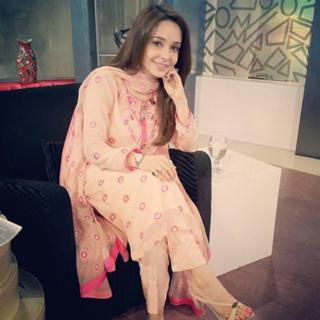 Juggun Kazim feet photo thumbnail