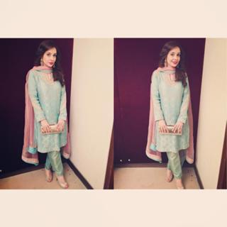 Juggun Kazim feet photo thumbnail