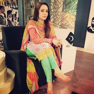 Juggun Kazim feet photo thumbnail