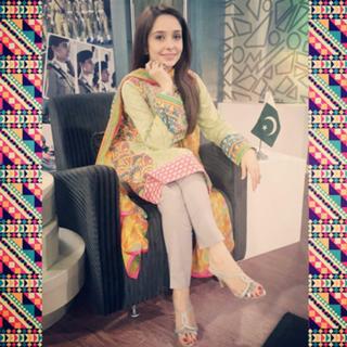 Juggun Kazim feet photo thumbnail