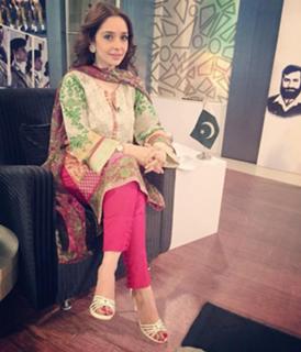 Juggun Kazim feet photo thumbnail