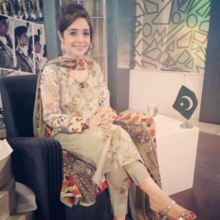 Juggun Kazim feet photo thumbnail