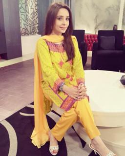 Juggun Kazim feet photo thumbnail