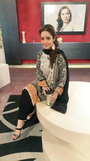 Juggun Kazim feet photo thumbnail