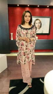 Juggun Kazim feet photo thumbnail