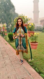 Juggun Kazim feet photo thumbnail