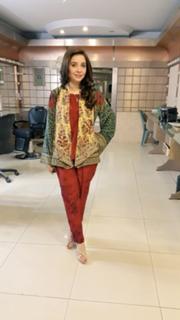 Juggun Kazim feet photo thumbnail