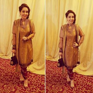 Juggun Kazim feet photo thumbnail