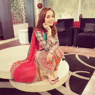 Juggun Kazim feet photo thumbnail