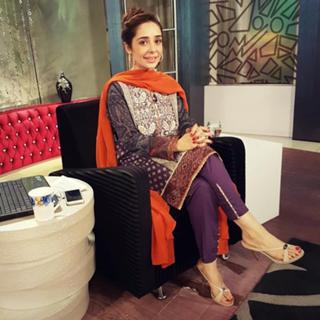 Juggun Kazim feet photo thumbnail