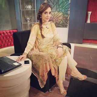 Juggun Kazim feet photo thumbnail