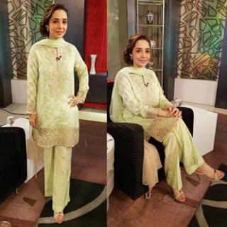 Juggun Kazim feet photo thumbnail