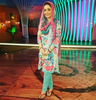 Juggun Kazim feet photo thumbnail