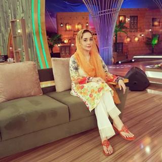 Juggun Kazim feet photo thumbnail