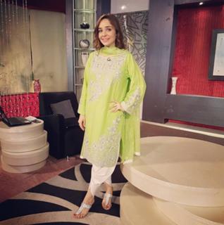 Juggun Kazim feet photo thumbnail