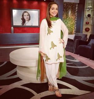 Juggun Kazim feet photo thumbnail