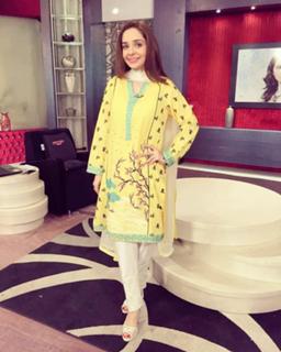 Juggun Kazim feet photo thumbnail