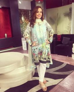 Juggun Kazim feet photo thumbnail