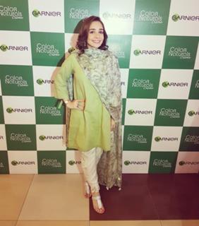 Juggun Kazim feet photo thumbnail