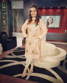 Juggun Kazim feet photo thumbnail