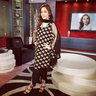 Juggun Kazim feet photo thumbnail