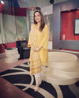 Juggun Kazim feet photo thumbnail