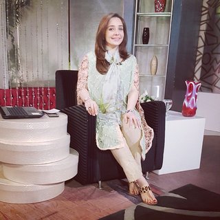 Juggun Kazim feet photo thumbnail