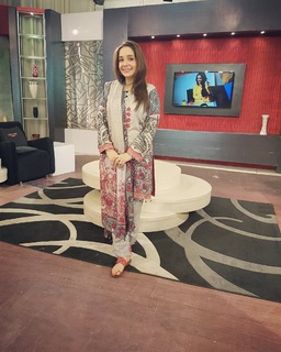 Juggun Kazim feet photo thumbnail