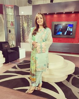 Juggun Kazim feet photo thumbnail