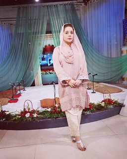 Juggun Kazim feet photo thumbnail