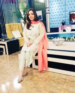 Juggun Kazim feet photo thumbnail