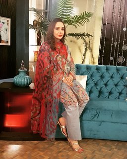 Juggun Kazim feet photo thumbnail